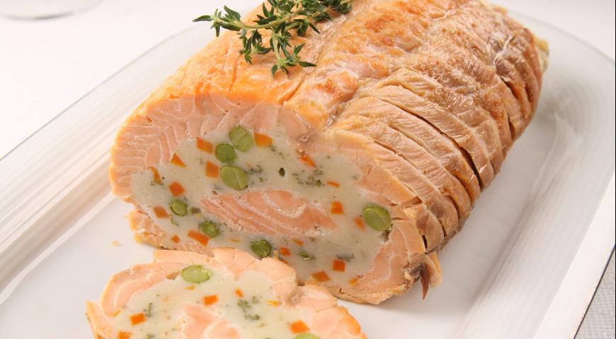 Festive salmon roll