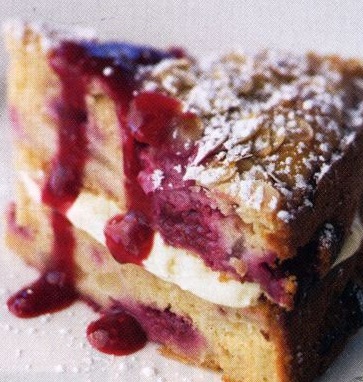 Cake with raspberries, almonds and mascarpone cheese