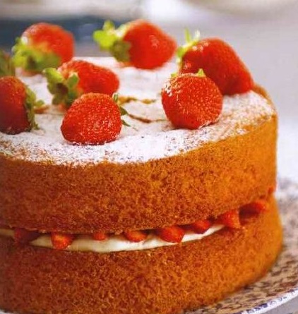 Cake with strawberries and butter cream