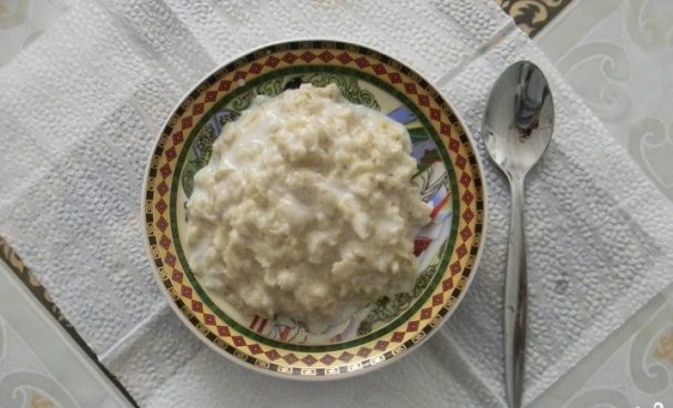 Diet oatmeal with milk