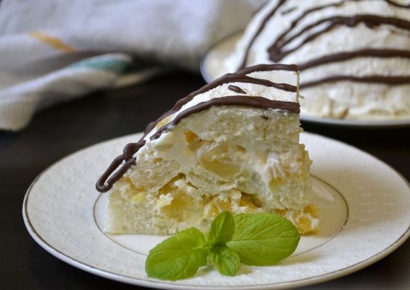 Bread cake with sour cream and pineapple (without baking)c