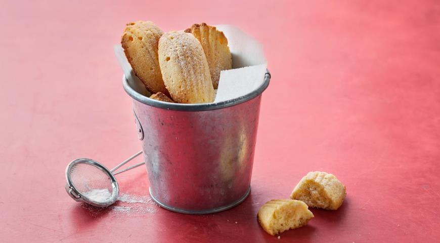 Iconic French Madeleine Cookies