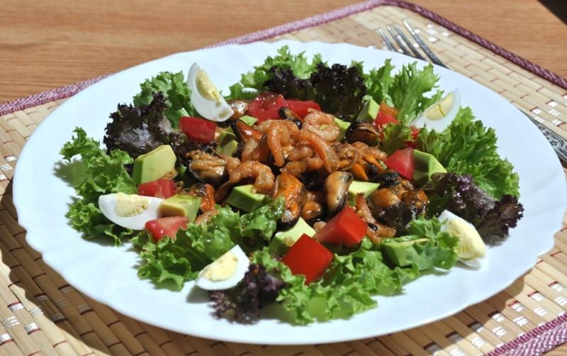 SALAD WITH MUSSELS AND SHRIMPS