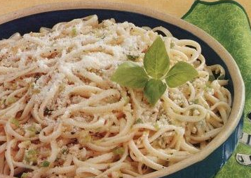 Linguini with garlic sauce and parmesan