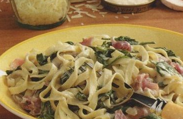 Noodles with Alfredo sauce and ham