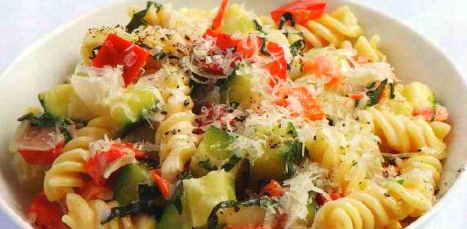 Pasta with vegetable sauce