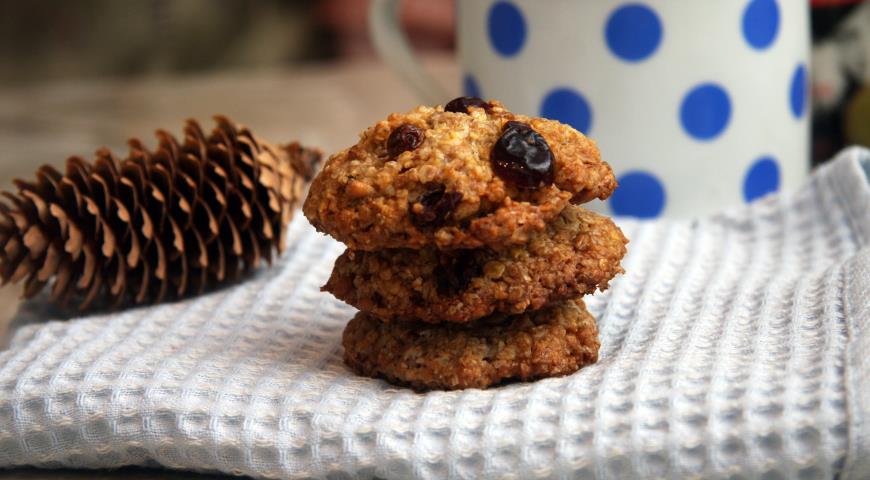 Oatmeal cookies with sprouted wheat and cranberries