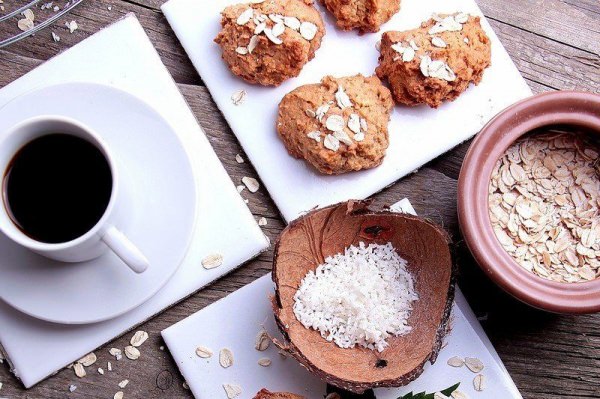 Oatmeal cookies with coconut flakes