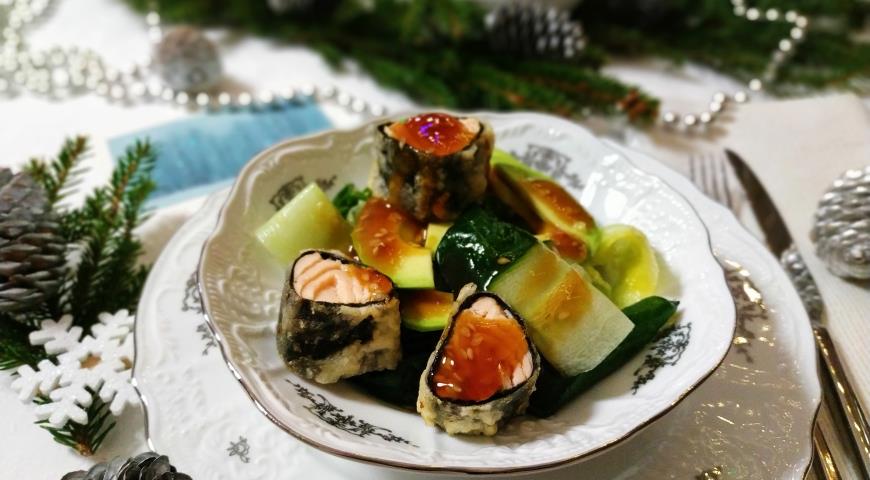 Salmon, spinach and mango salad