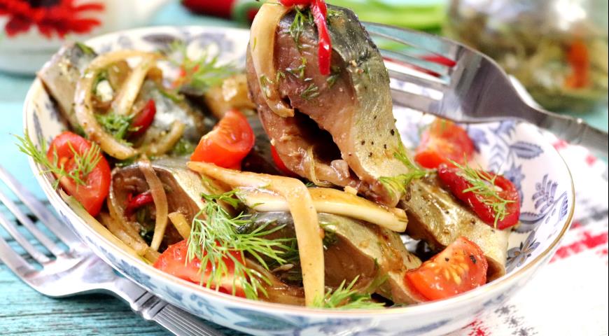 Marinated mackerel with vegetables and soy sauce