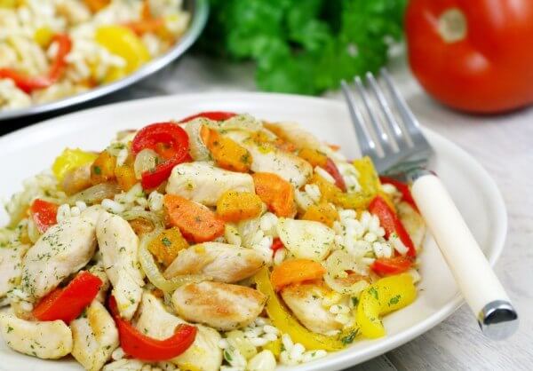 Chicken fillet with vegetables in sour cream sauce