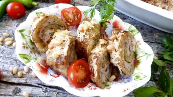Pancake Rolls with Chicken and Pine Nuts