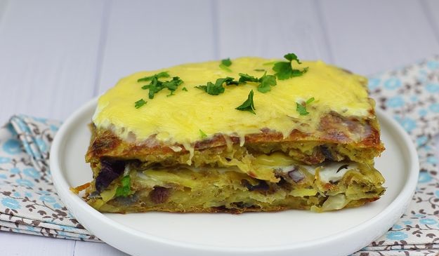 Potato casserole with minced meat and cheese