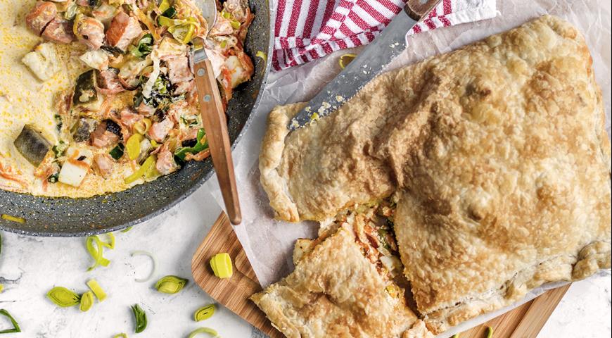 Crispy pie with fish and vegetables
