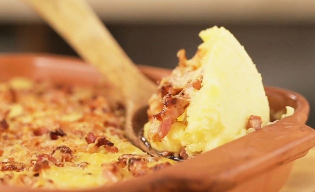 Mashed potatoes with bacon and cheddar cheese