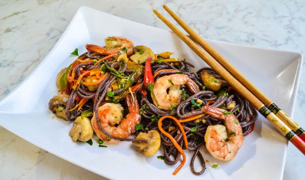 Black rice noodles with shrimps and vegetables