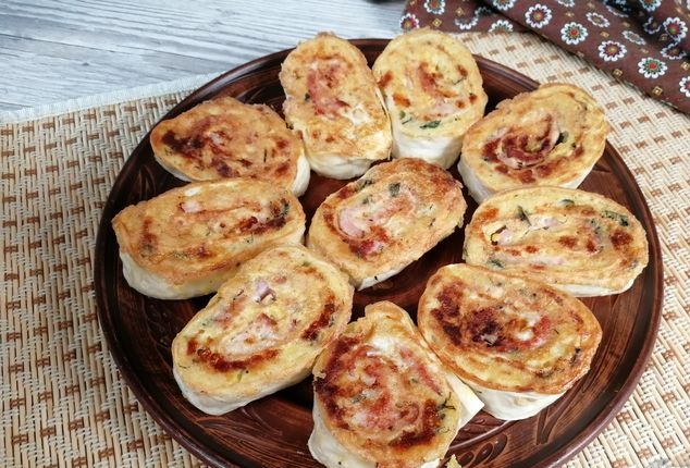 Lavash rolls with ham and mashed potatoes