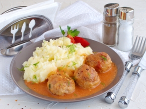 Meatballs with rice and gravy 2