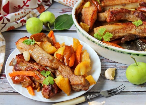 Pork ribs baked with potatoes, apples and carrots