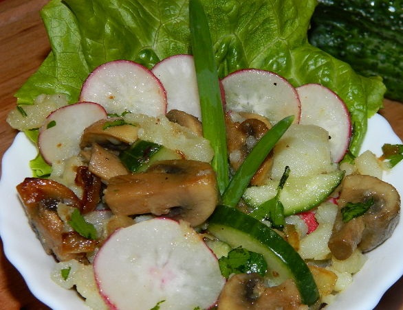 Potato salad with champignons 