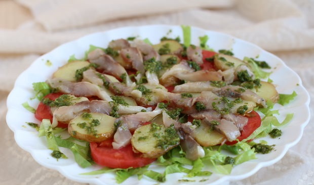 Salad with new potatoes and herring