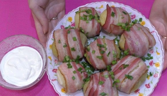 Potatoes wrapped in bacon