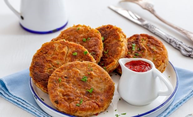 Cutlets from canned fish, beans and potatoes