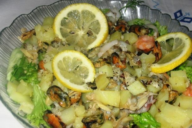 Warm potato salad with seafood