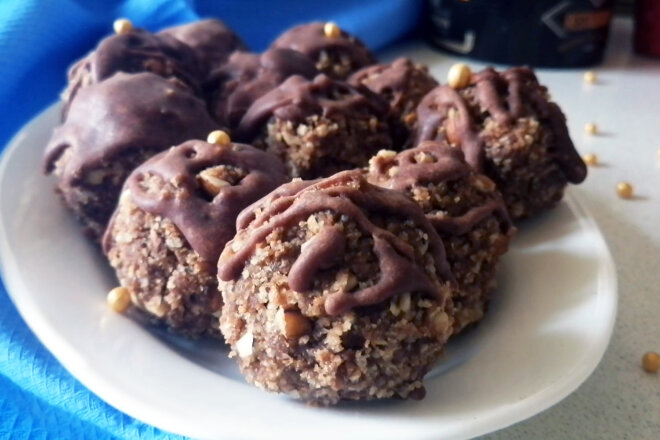 Sponge Crumbs With Chocolate And Nuts