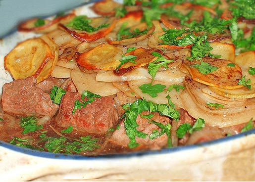 Casserole with Meat, Potatoes and Beer