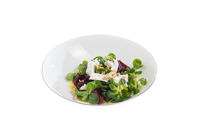 Beet salad with goat cheese and honey dressing