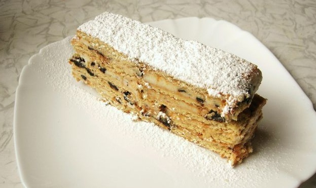Cake without baking, with cottage cheese and prunes