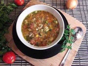 Pea soup with two types of meat and tomatoes