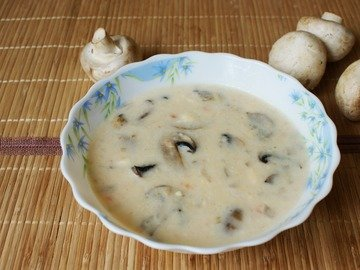 Cheese soup with mushrooms