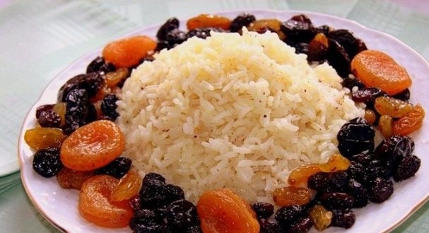 Pilaf with dried fruits in a slow cooker