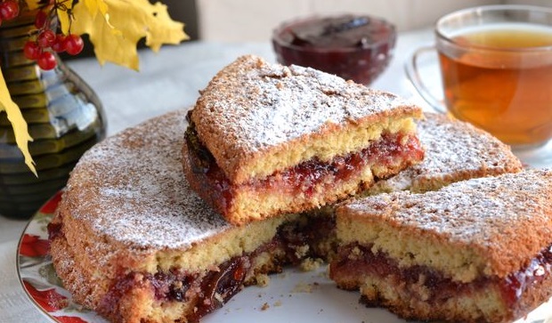 Biscuit cake with jam