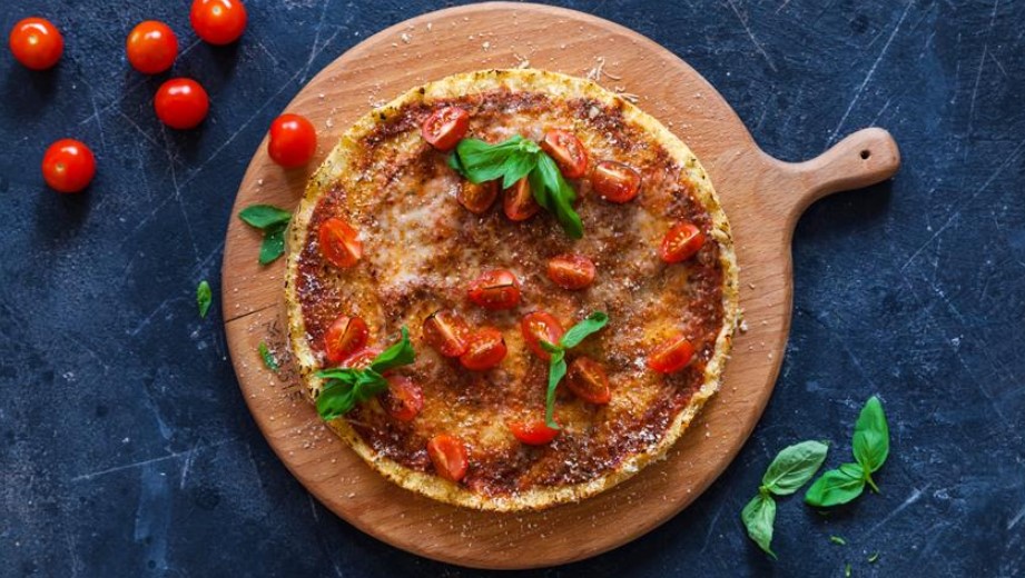 Cauliflower pizza with tomatoes and mozzarella