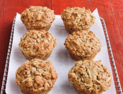 Oatmeal muffins with apples and nuts