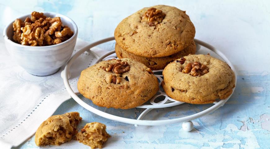 Cookies with nuts and brown butter