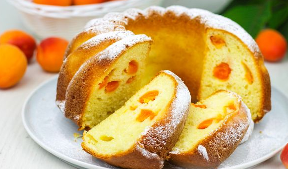 Cake or pie with apricots