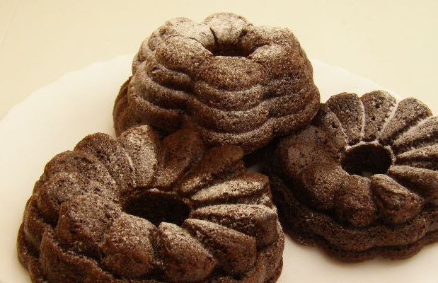 Chocolate muffins with kefir and semolina