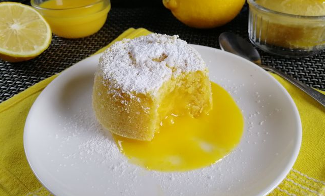 Cupcakes with liquid lemon filling