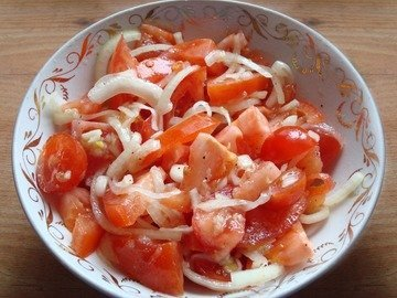Spicy tomato salad