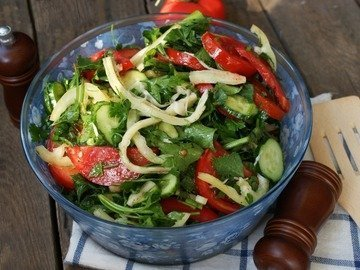 Vegetable salad with suluguni
