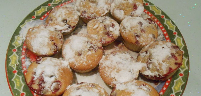 Cupcakes with cranberries