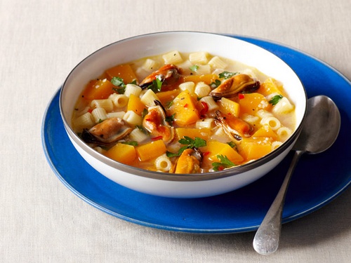 Soup with pumpkin, mussels and pasta