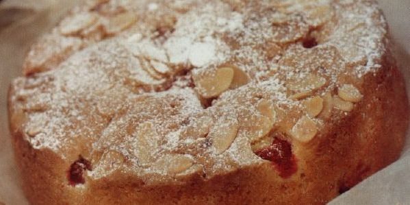 Pie cake with almonds and raspberries