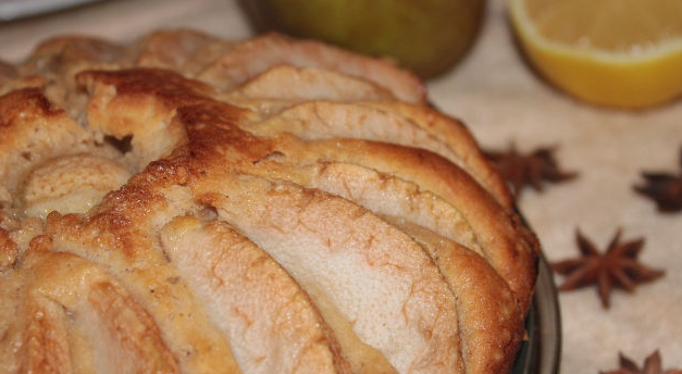 Pie with pears and cognac