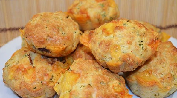 Muffins with cheese and bacon