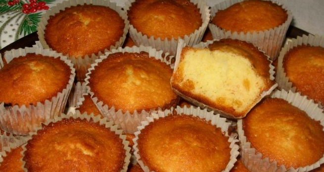 Muffins with dried apricots